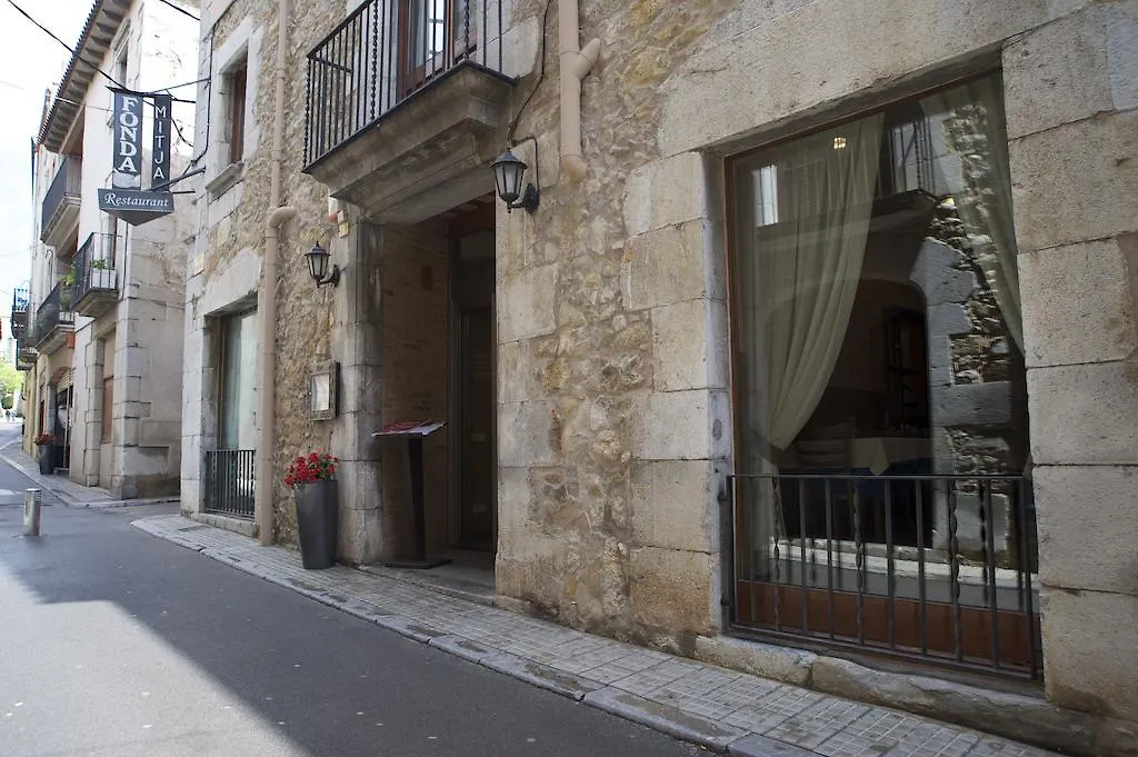 Hotel Fonda Mitjà à Torroella de Montgrí