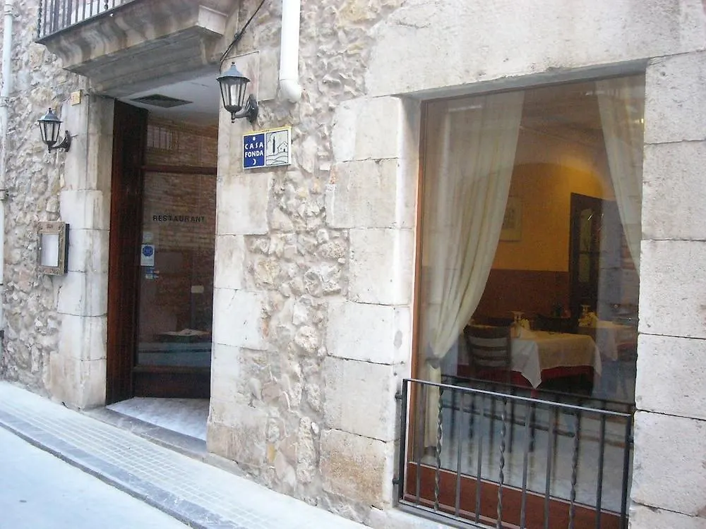 Hotel Fonda Mitjà à Torroella de Montgrí Maison d'hôtes